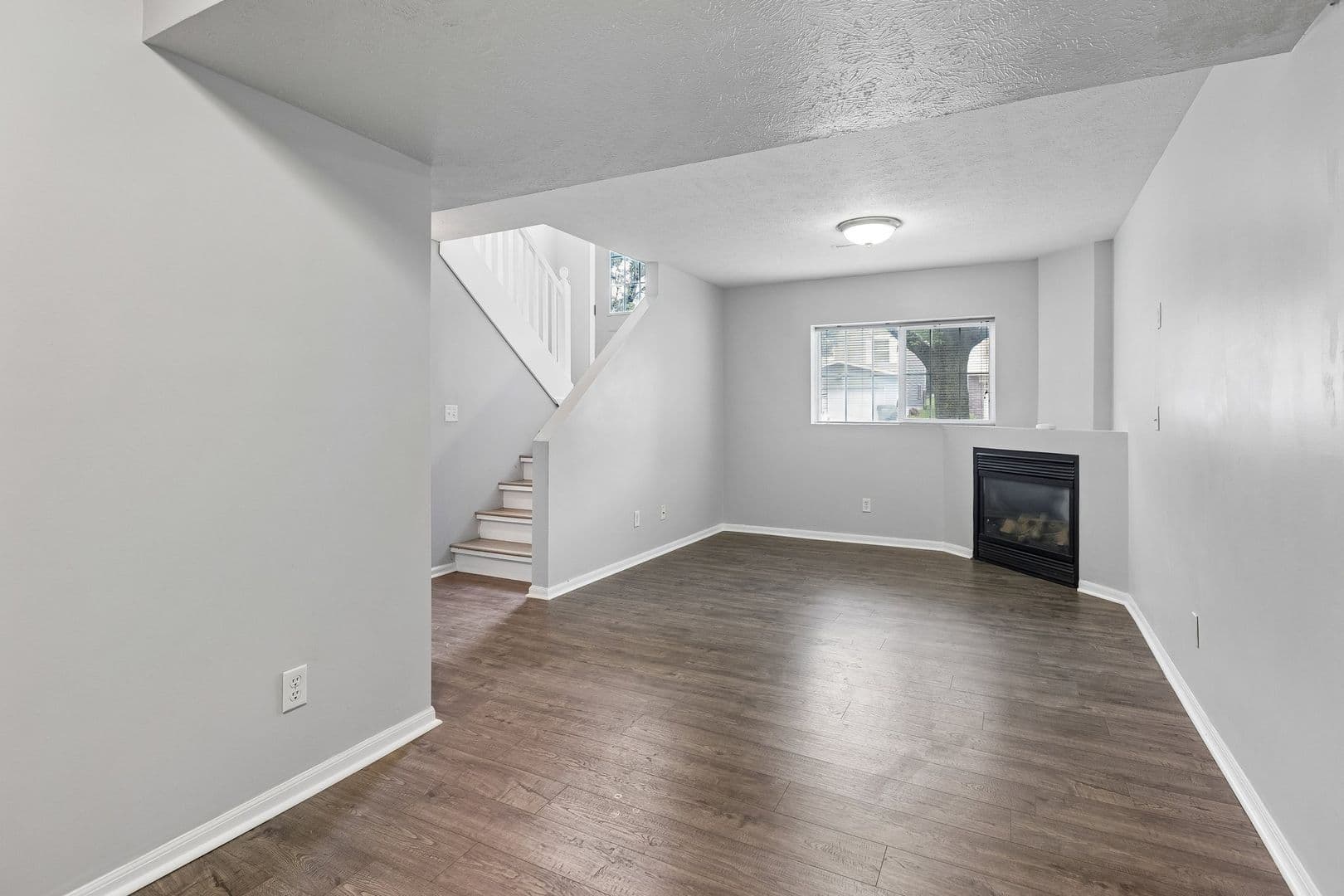 Omaha House: 17615 Olive St