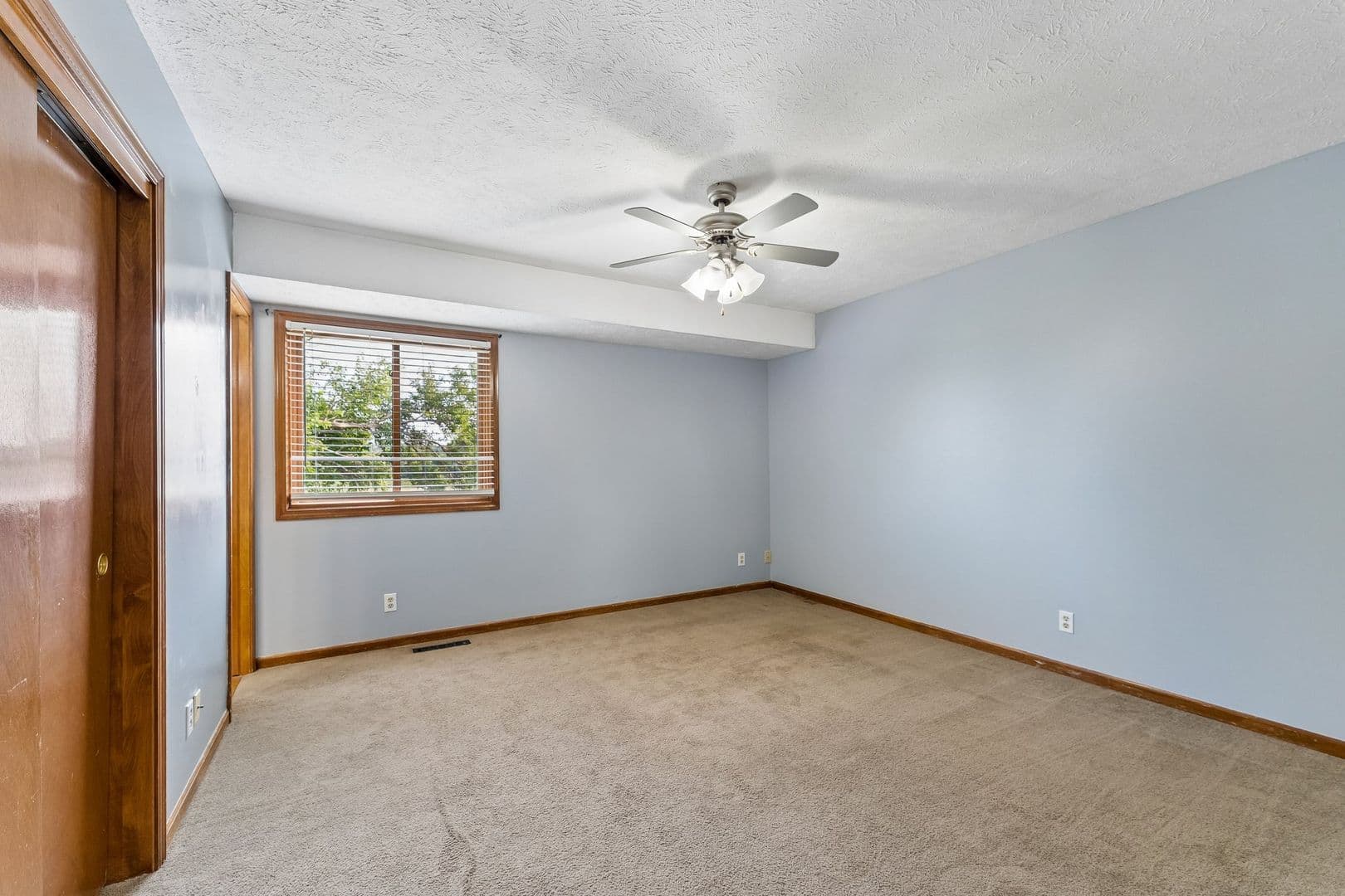 Omaha House: 14022 Virginia Street