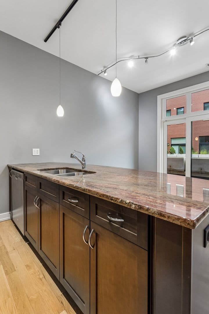 Omaha House: 1225 Leavenworth Plz