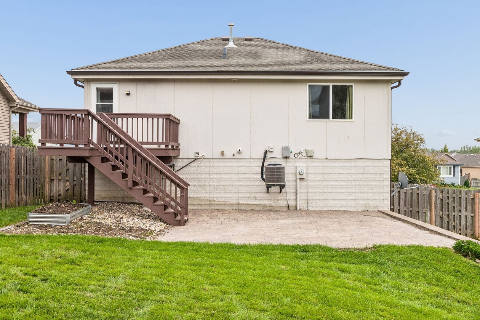 Omaha House: 8538 Sheffield St.
