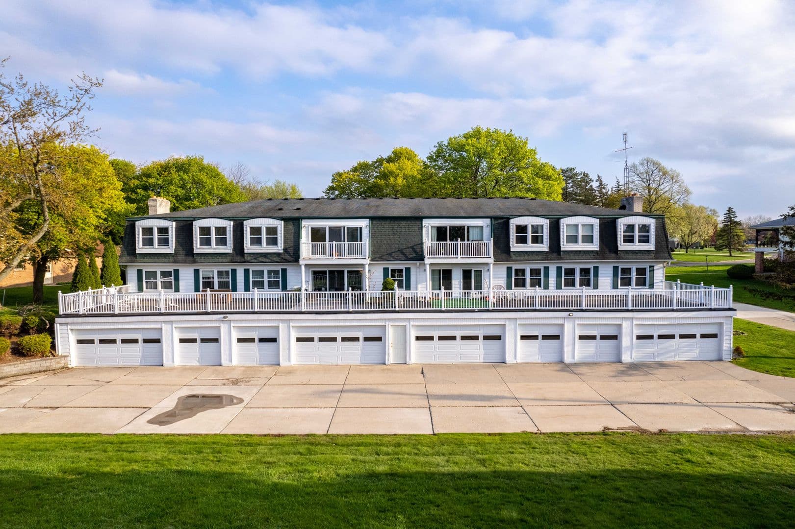 GRAND BLANC Apartment: 5313 - 5325 TERRITORIAL RD