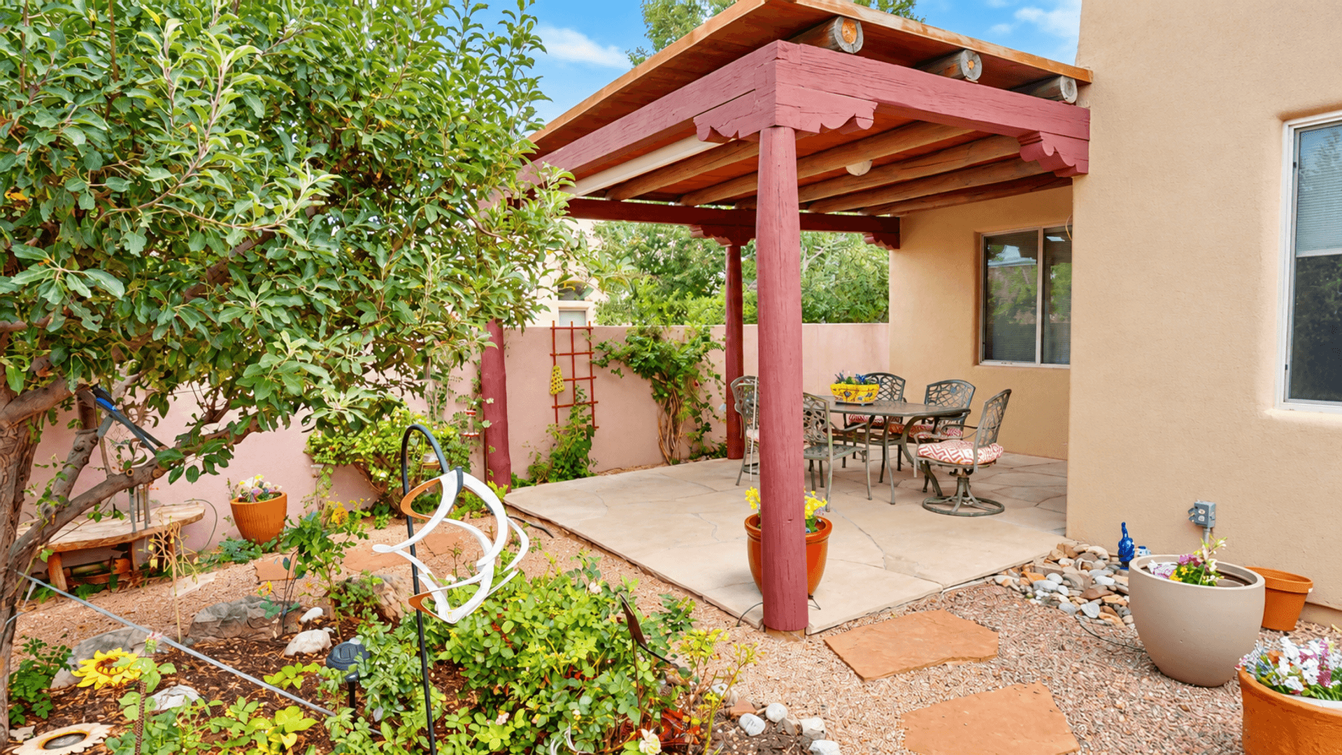 Santa Fe House: 5 Ocotillo Pl