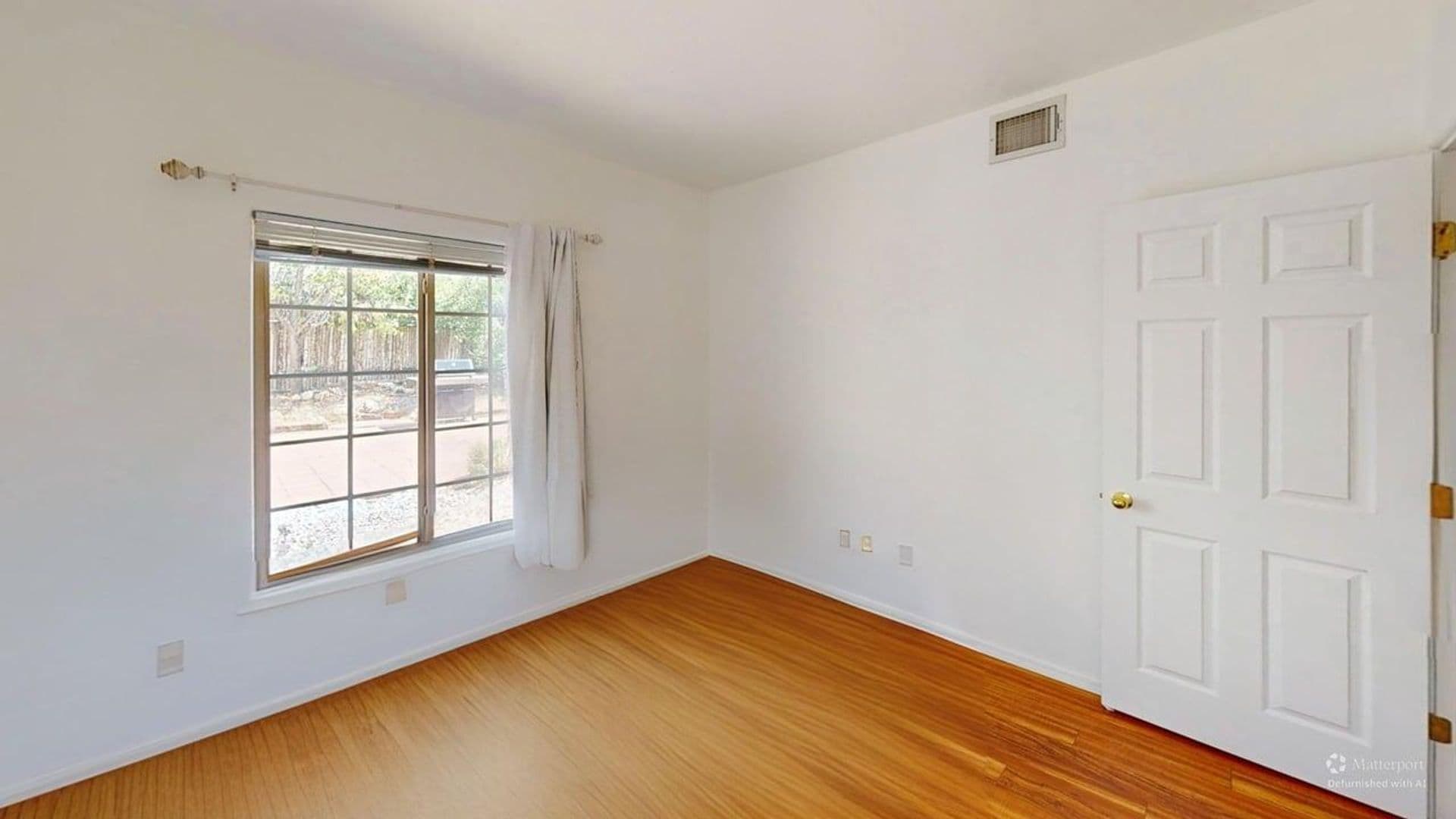Santa Fe House: 4255 Juniper Hill Ln