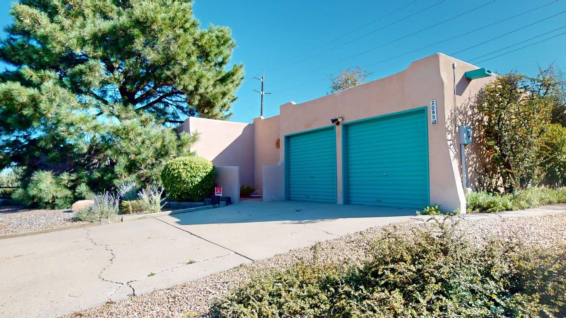 Santa Fe House: 2095 Avenida de Las Alturas