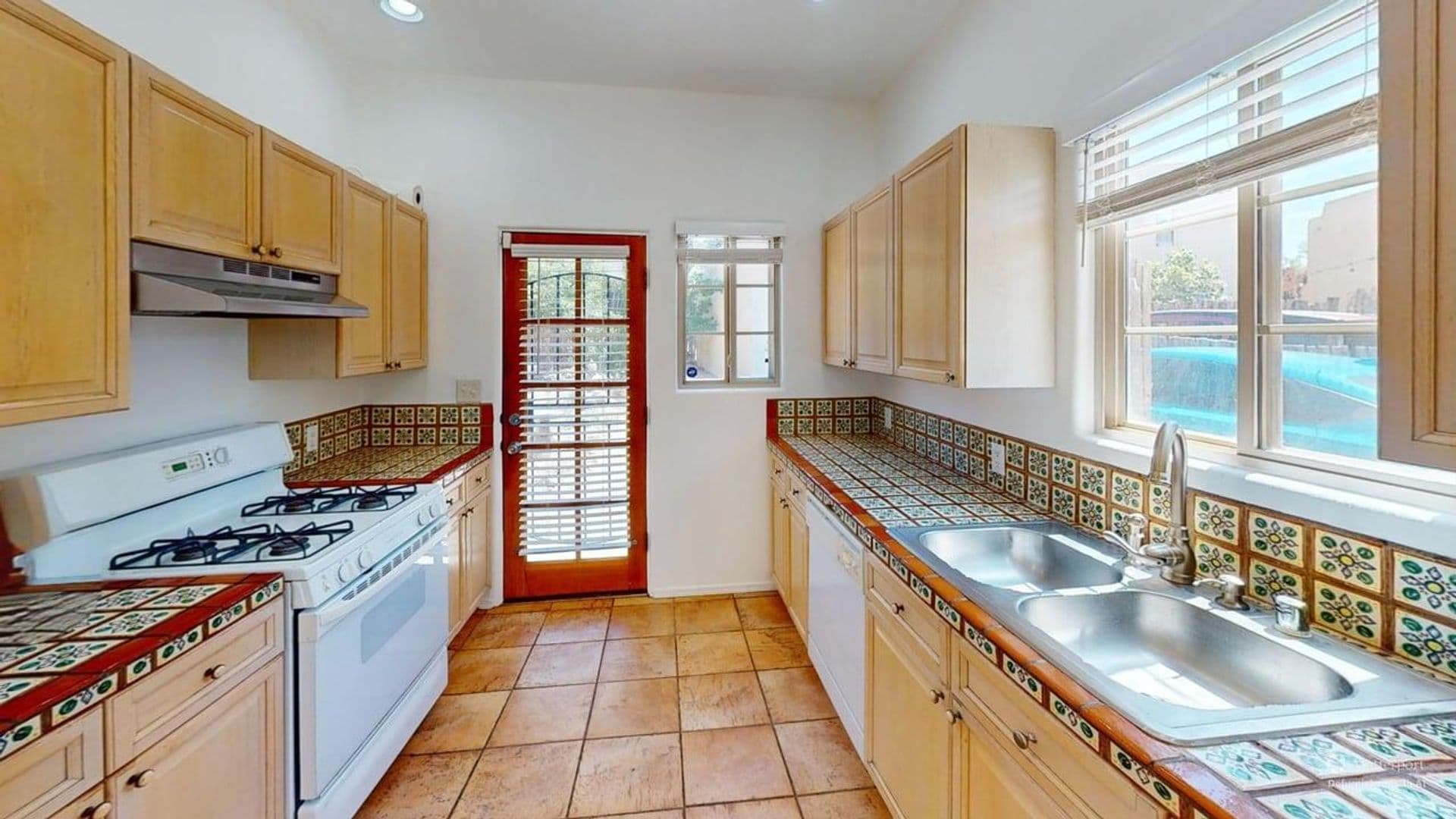 Santa Fe House: 4255 Juniper Hill Ln