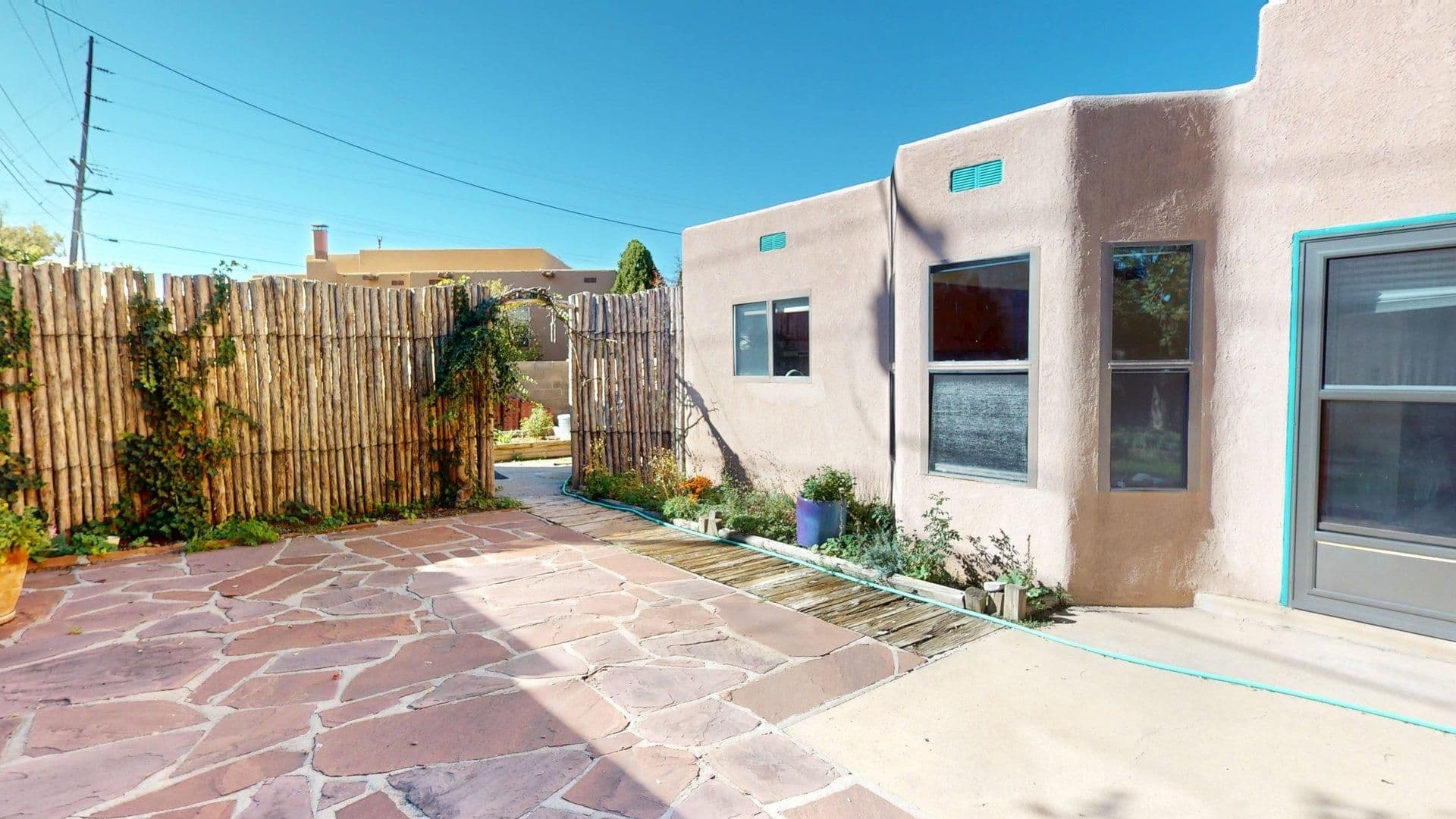 Santa Fe House: 2095 Avenida de Las Alturas