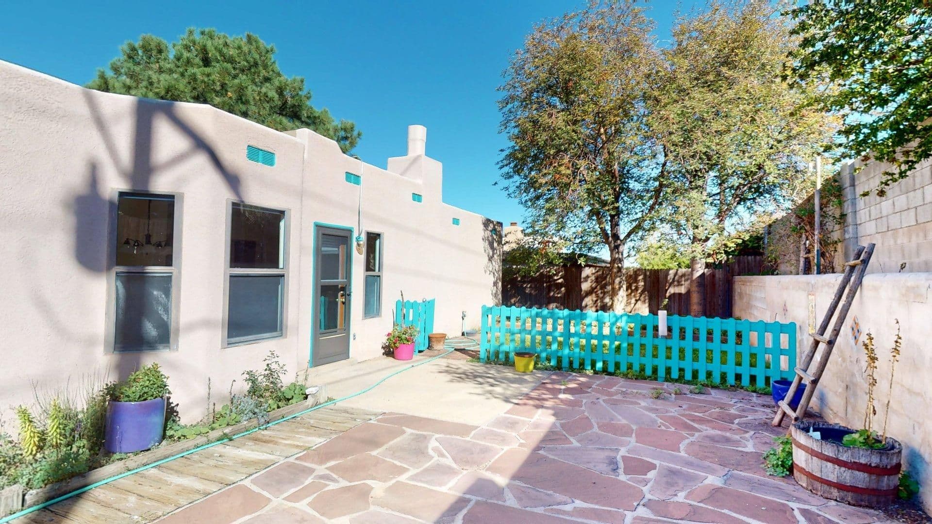 Santa Fe House: 2095 Avenida de Las Alturas