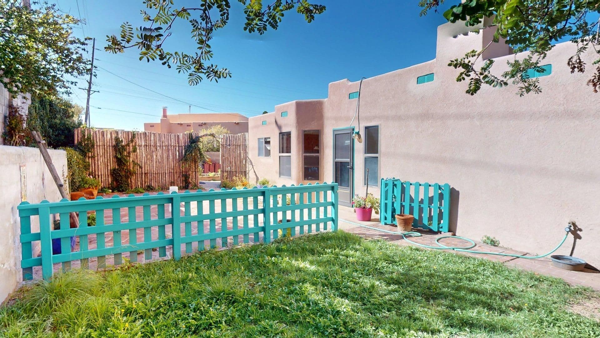 Santa Fe House: 2095 Avenida de Las Alturas
