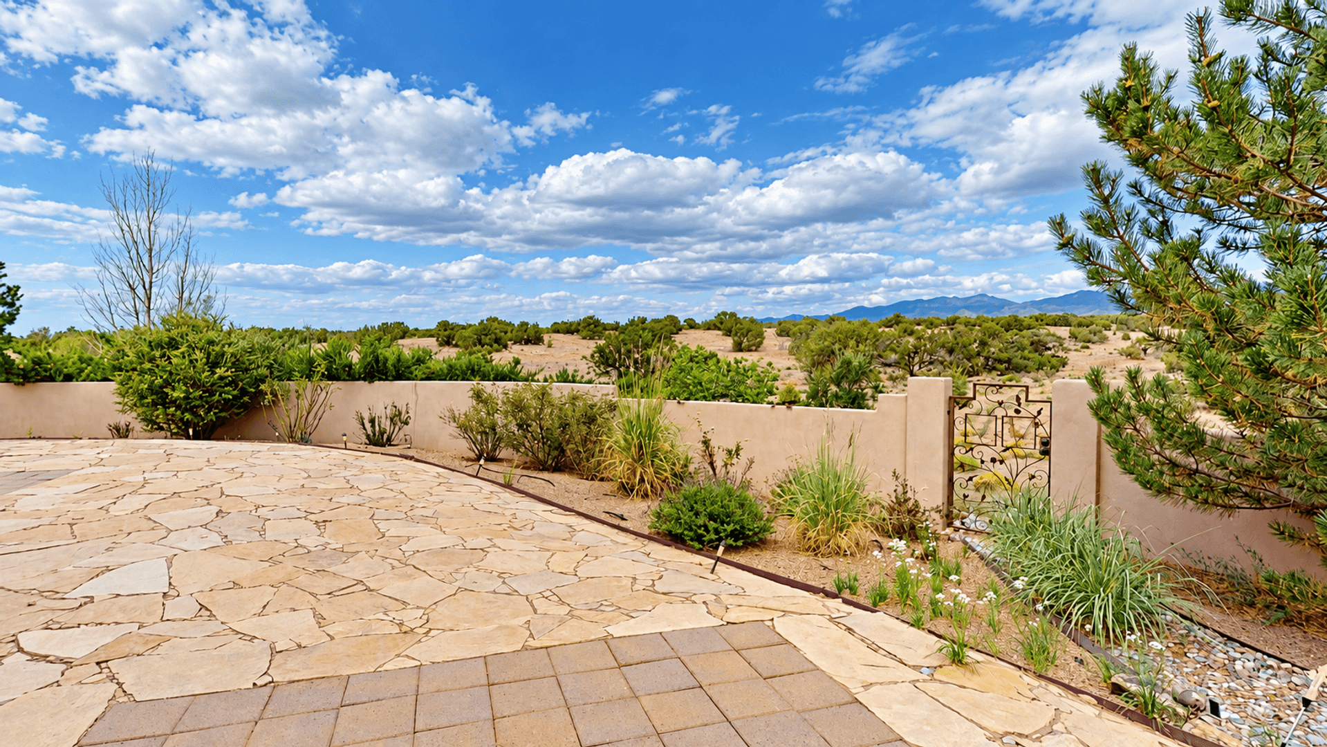 Santa Fe House: 191 E Chili Line Rd