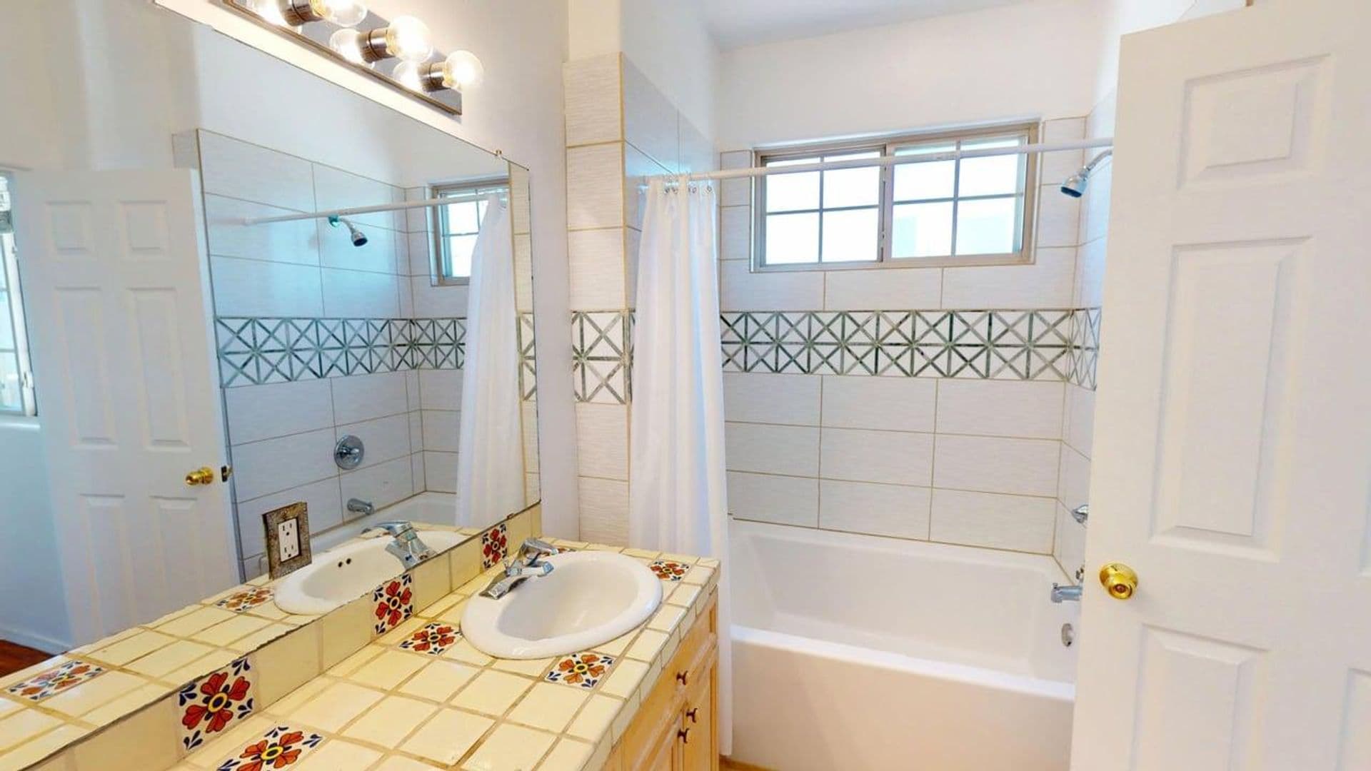 Santa Fe House: 4255 Juniper Hill Ln