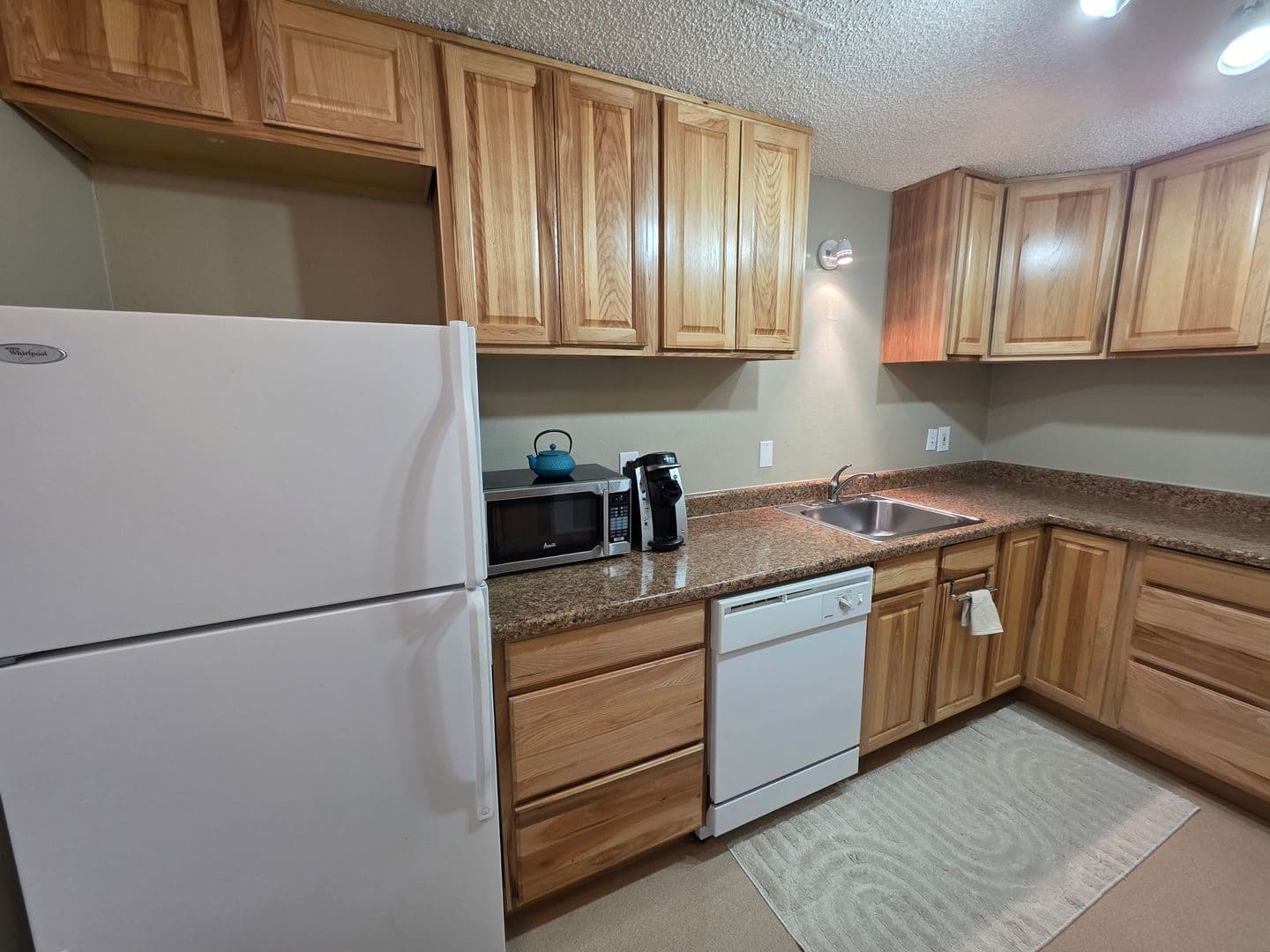 Portland Apartment: 2405 & 2431  NW Irving Street