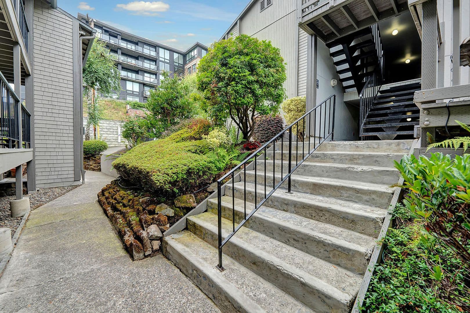 Portland Apartment: 2405 & 2431  NW Irving Street