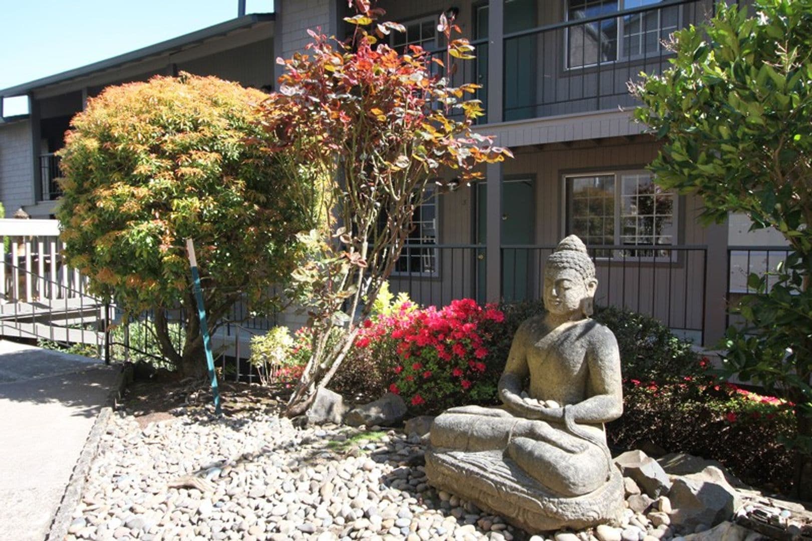 Portland Apartment: 2405 & 2431  NW Irving Street