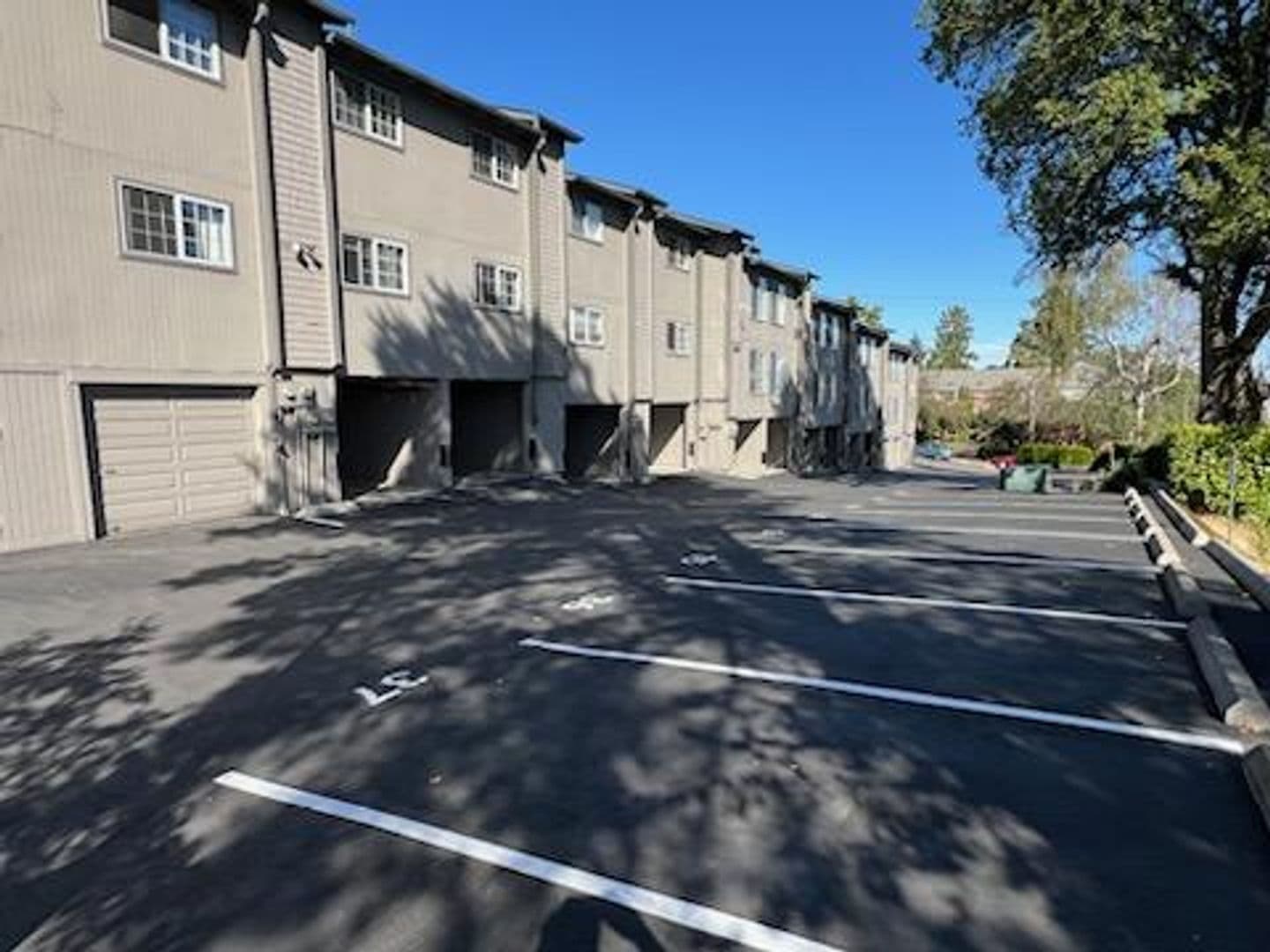 Portland Apartment: 2405 & 2431  NW Irving Street