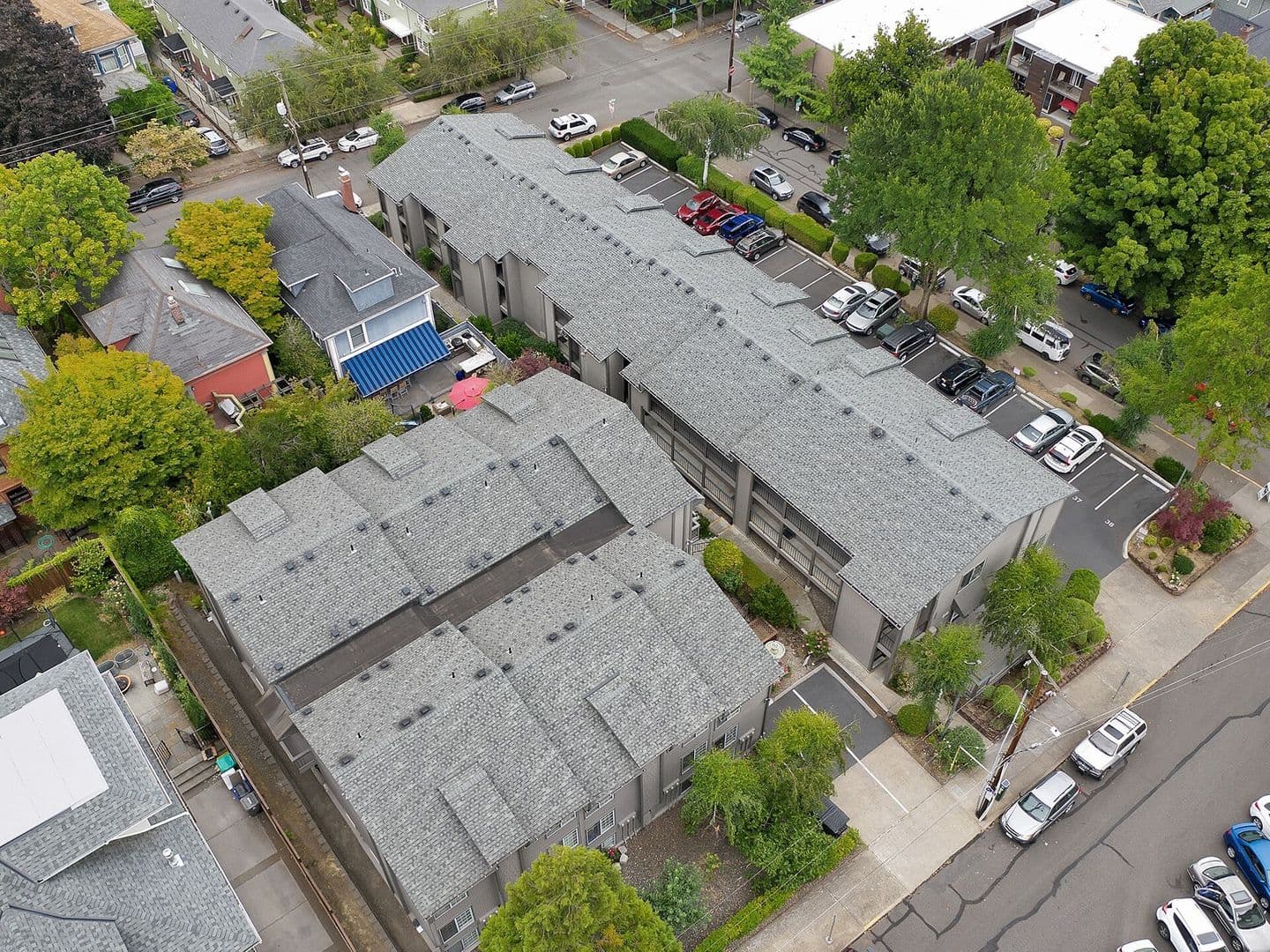 Portland Apartment: 2405 & 2431  NW Irving Street
