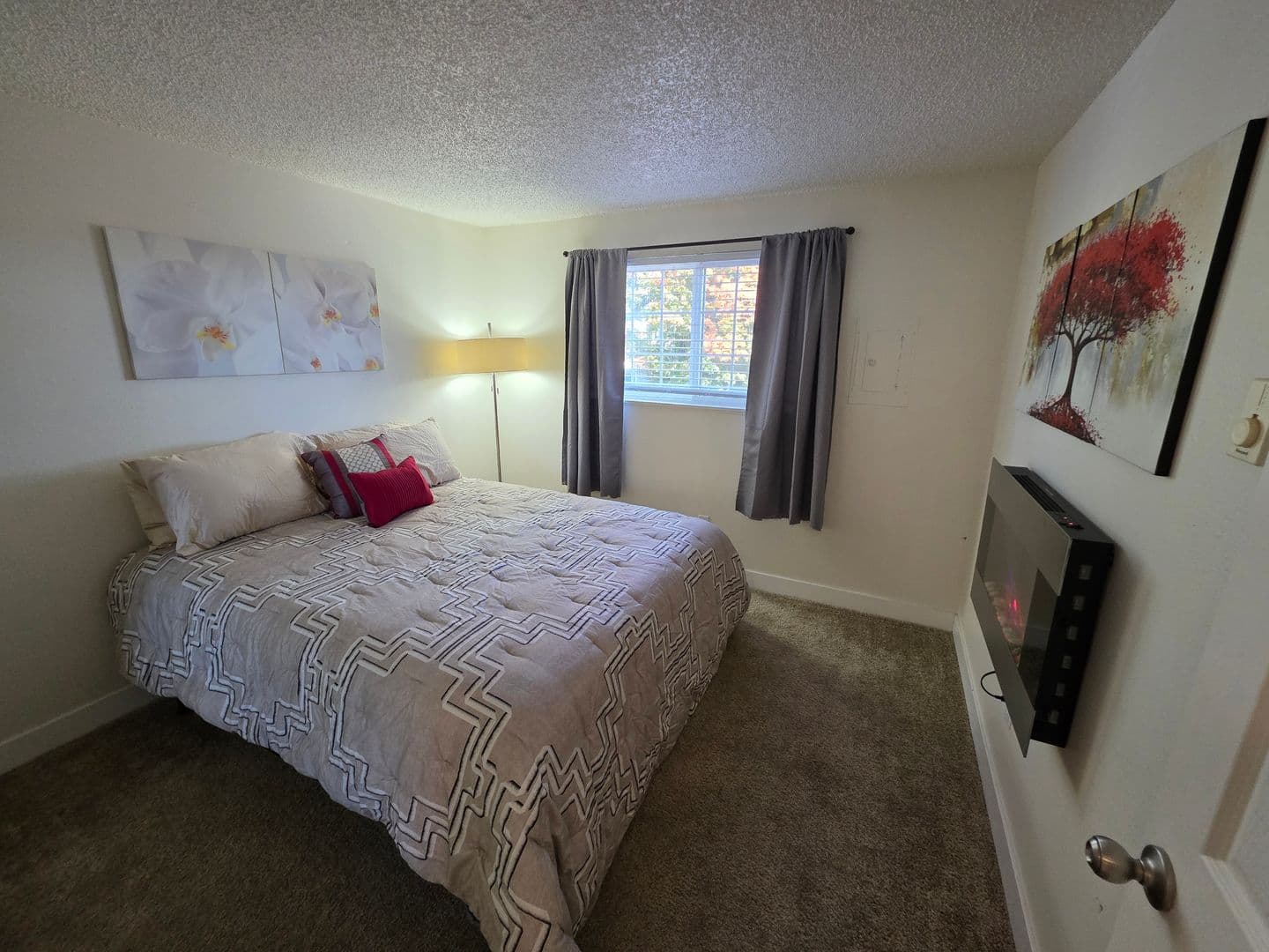 Portland Apartment: 2405 & 2431  NW Irving Street