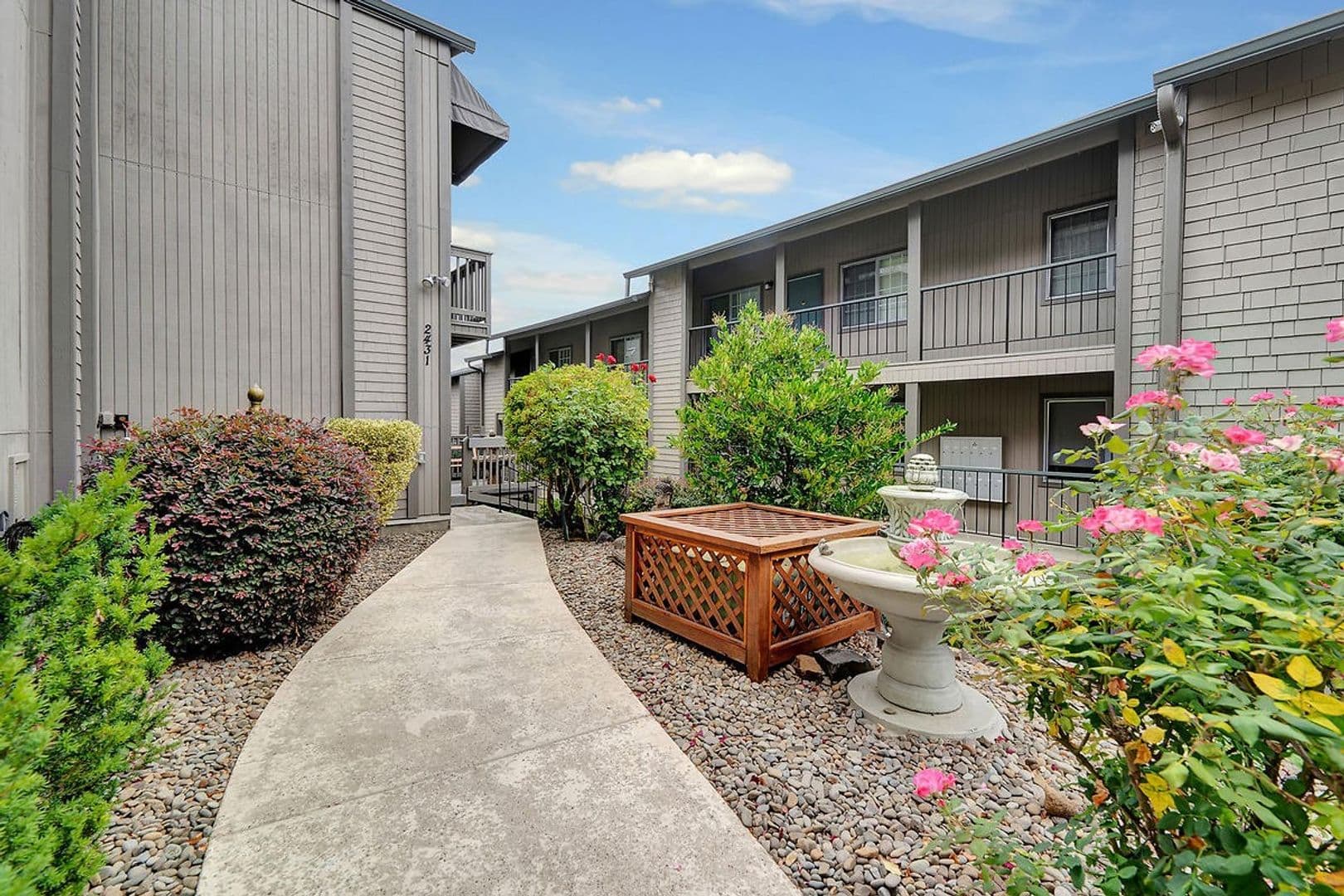 Portland Apartment: 2405 & 2431  NW Irving Street