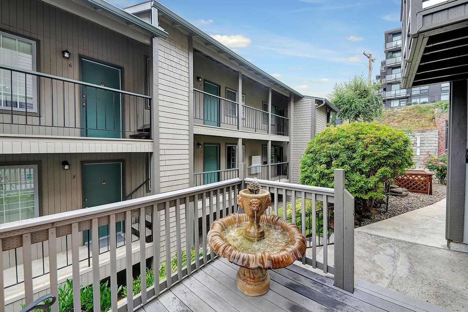Portland Apartment: 2405 & 2431  NW Irving Street