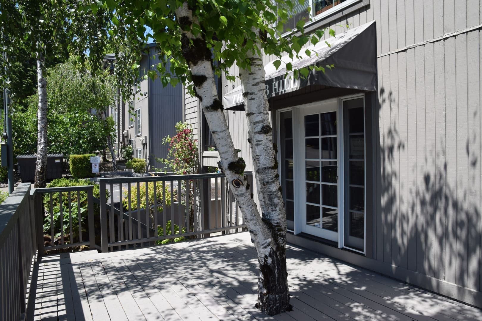 Portland Apartment: 2405 & 2431  NW Irving Street