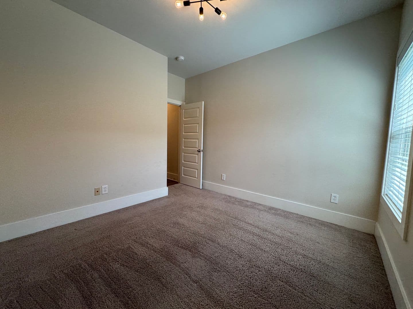 Madison House: 154 Fernhill Drive Northwest