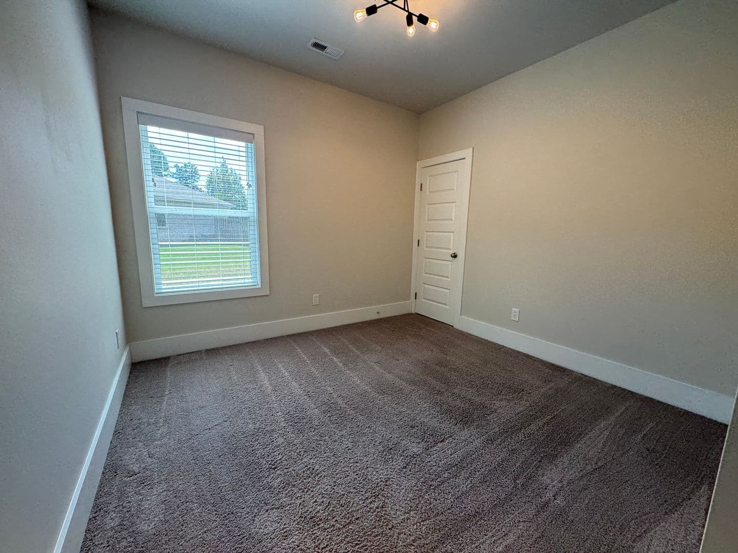 Madison House: 154 Fernhill Drive Northwest