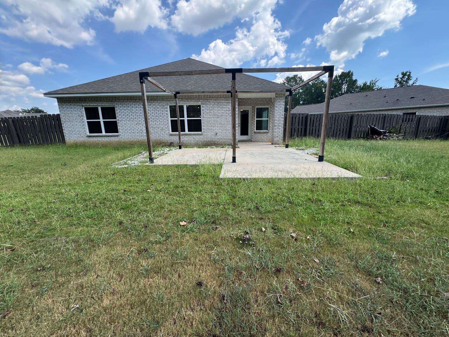 Madison House: 154 Fernhill Drive Northwest