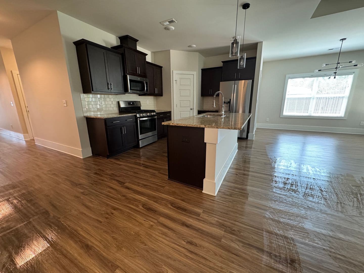 Madison House: 154 Fernhill Drive Northwest