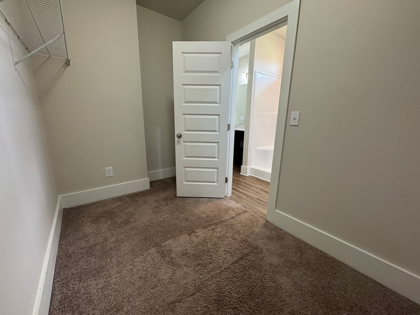 Madison House: 154 Fernhill Drive Northwest