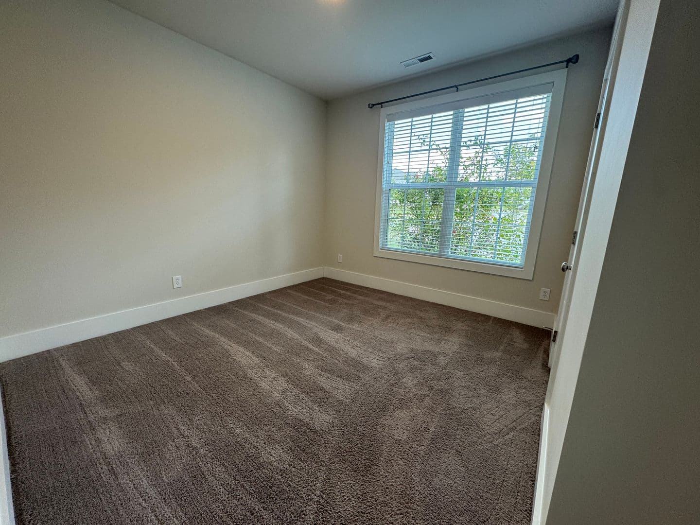 Madison House: 154 Fernhill Drive Northwest