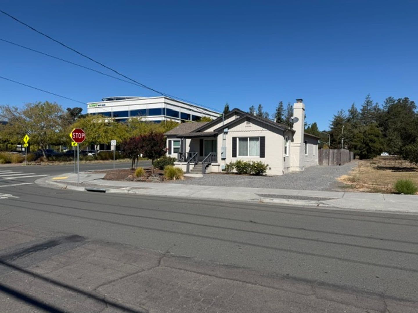 Santa Rosa House: 435 Russell Ave