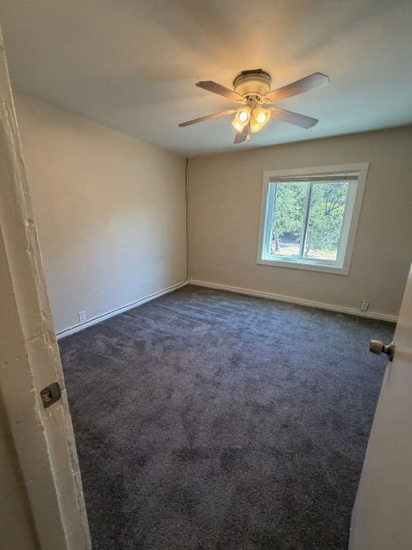 Santa Rosa House: 467 Russell Ave