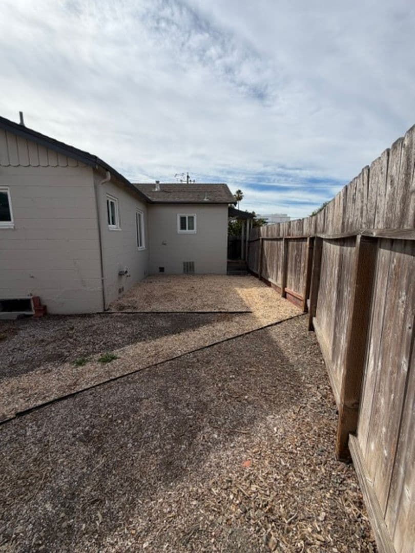 Santa Rosa House: 435 Russell Ave