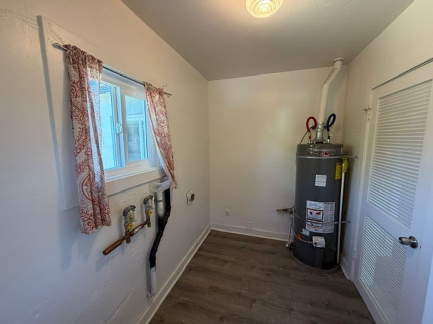 Santa Rosa House: 467 Russell Ave