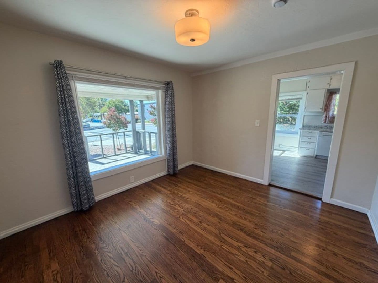 Santa Rosa House: 435 Russell Ave