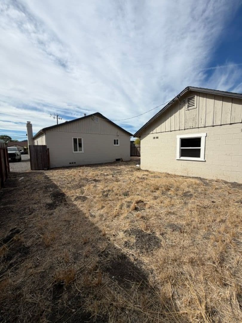 Santa Rosa House: 467 Russell Ave