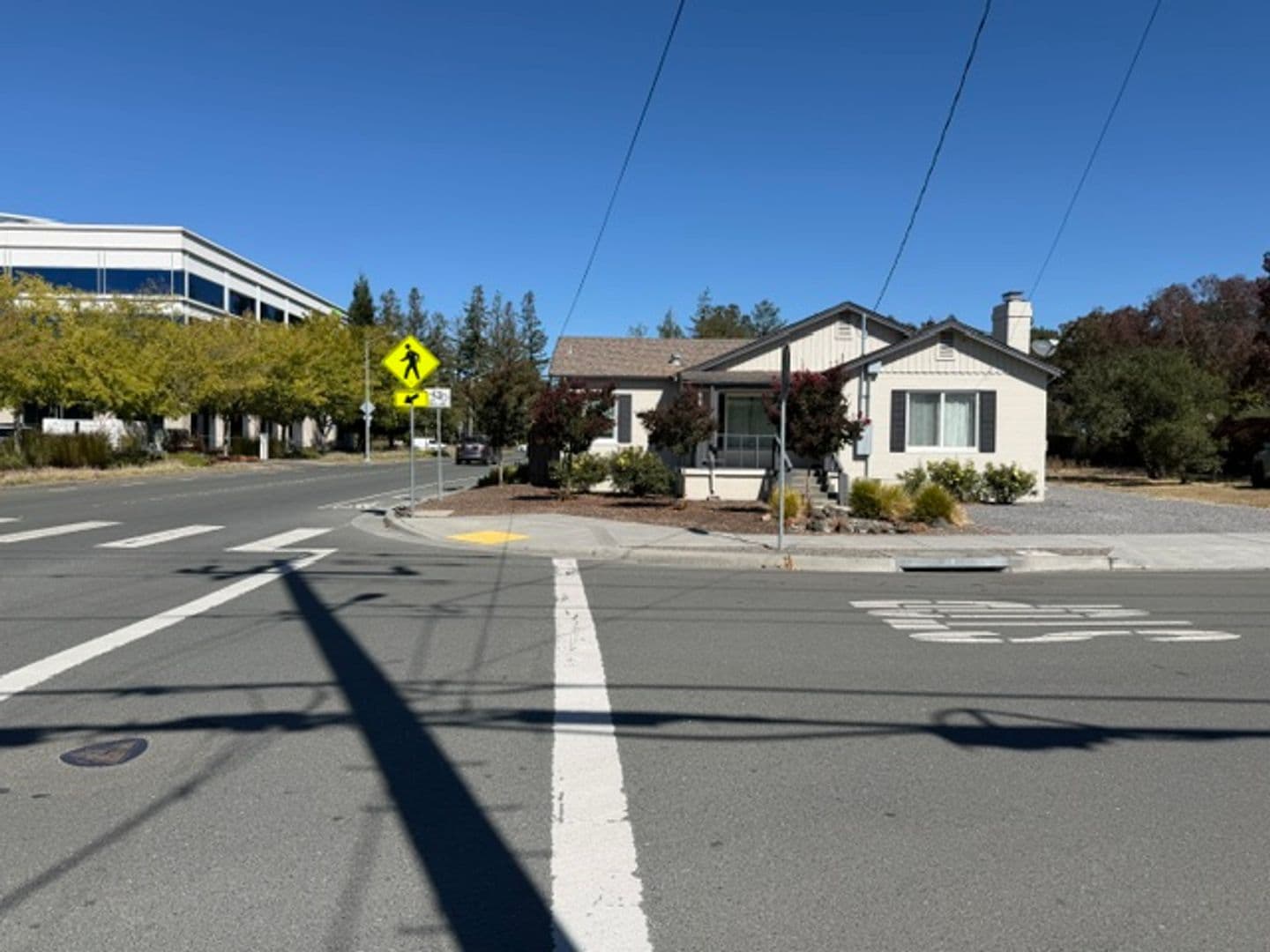 Santa Rosa House: 435 Russell Ave