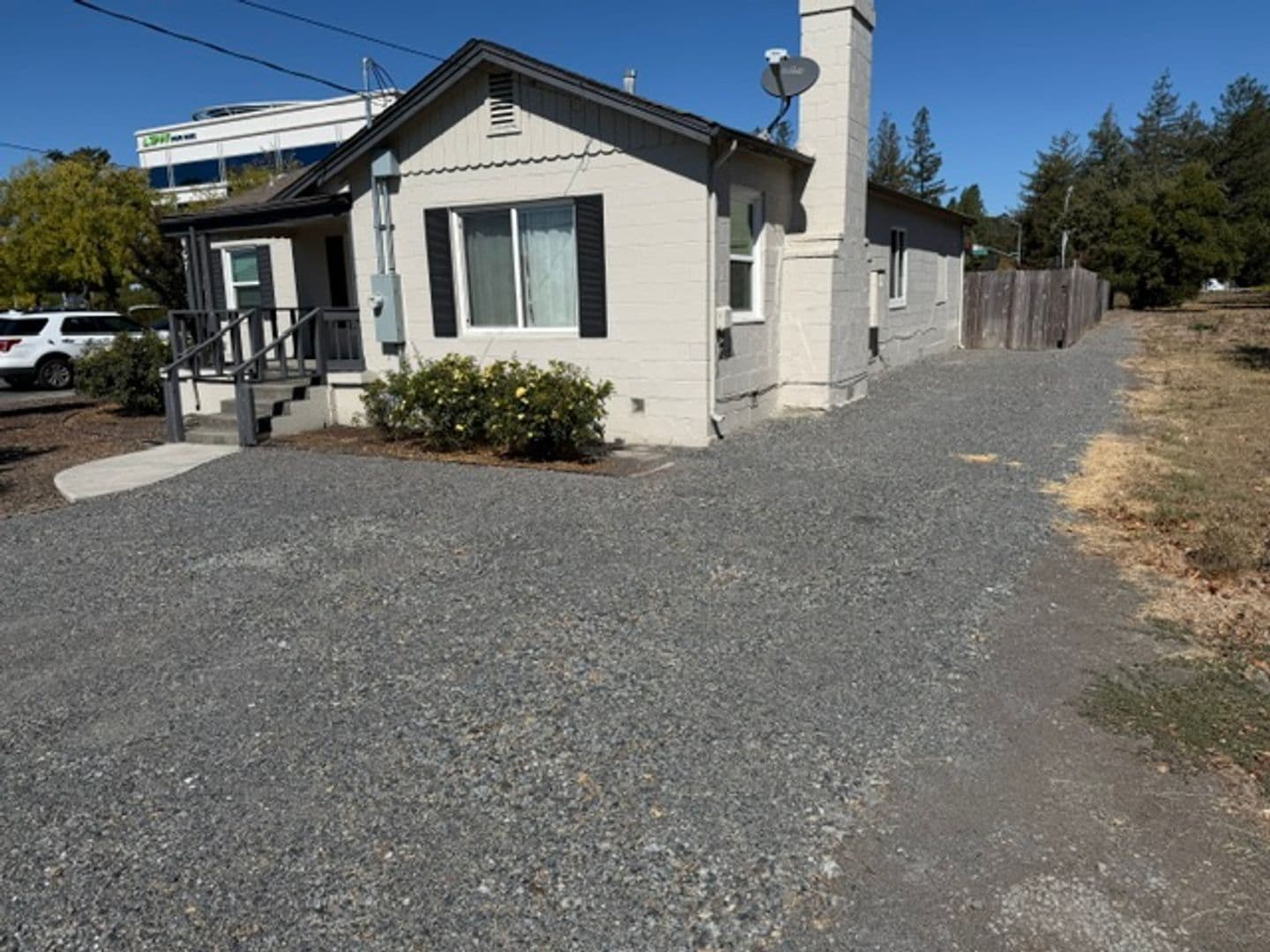 Santa Rosa House: 435 Russell Ave