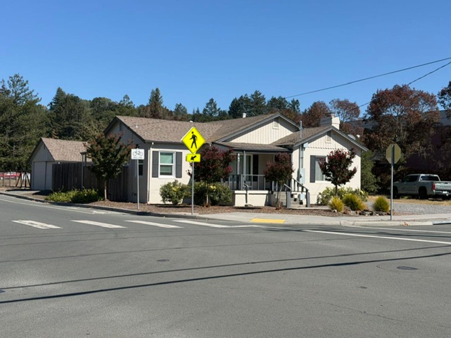 Santa Rosa House: 467 Russell Ave