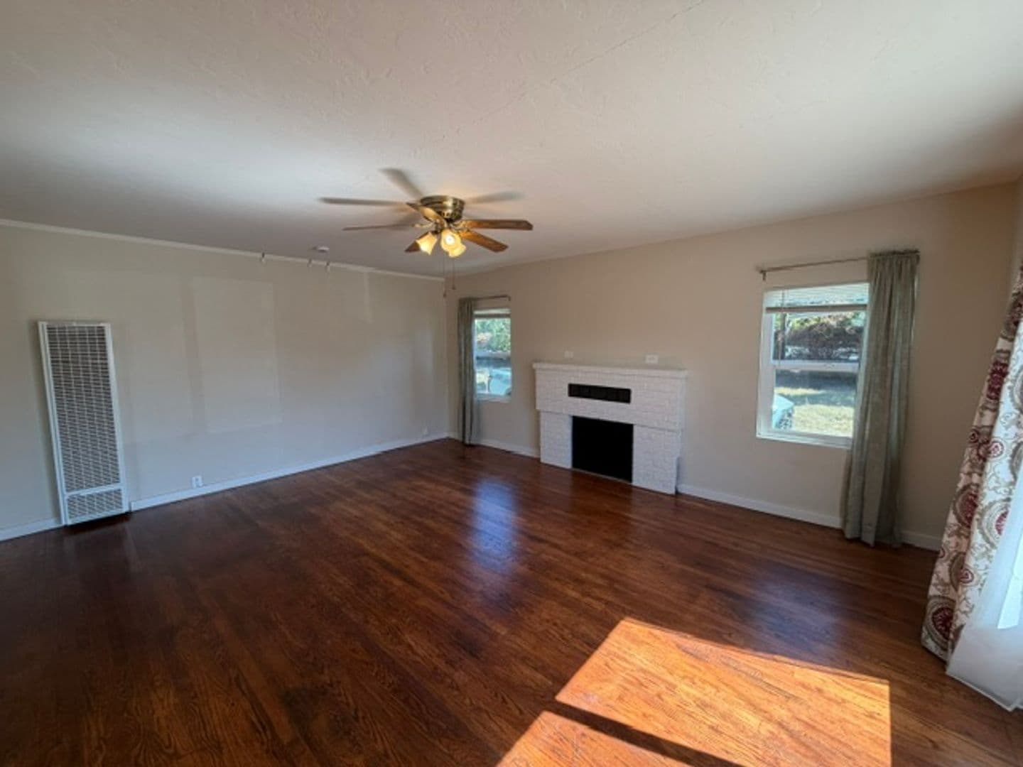 Santa Rosa House: 467 Russell Ave