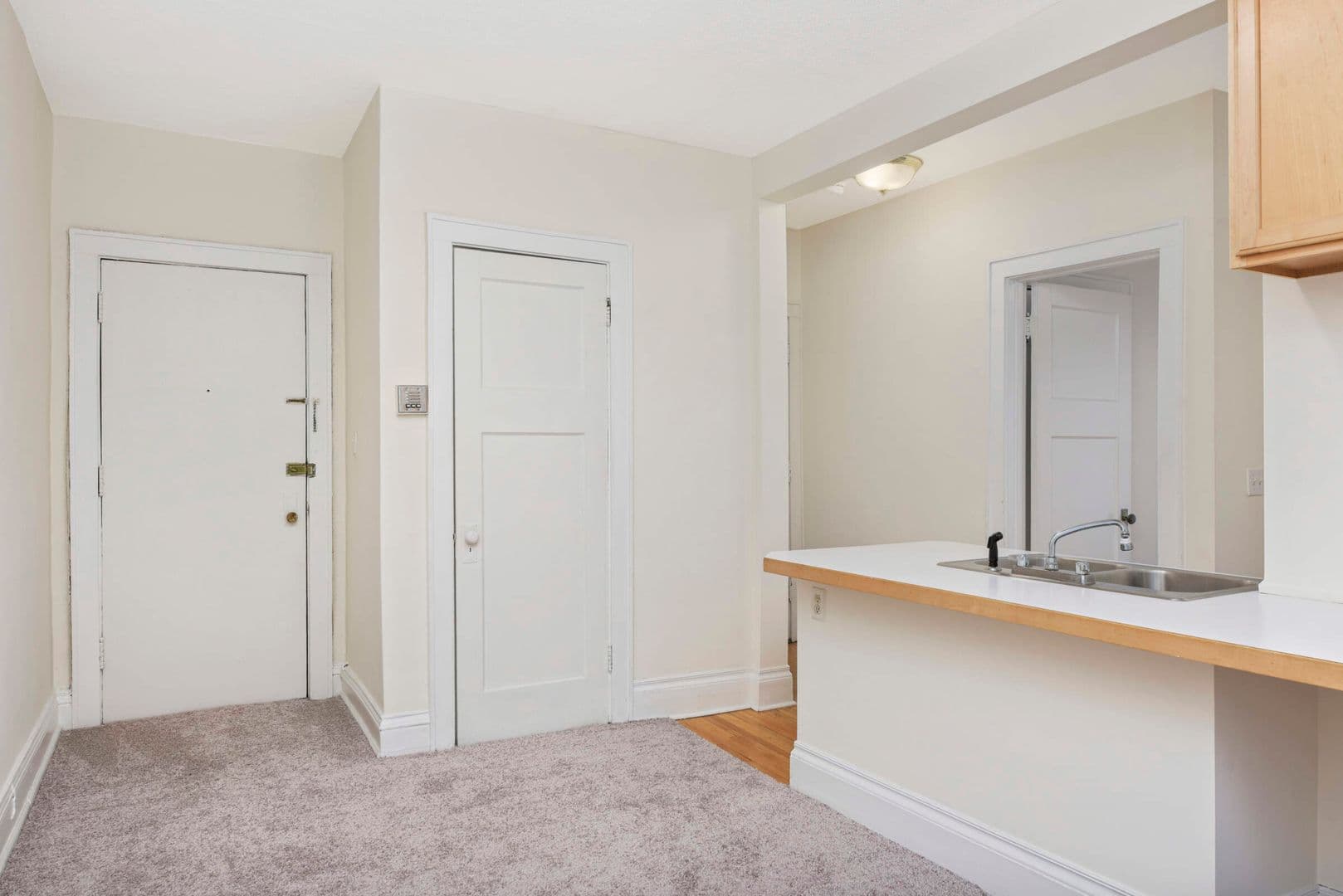 Minneapolis Apartment: 2871 Irving Avenue South