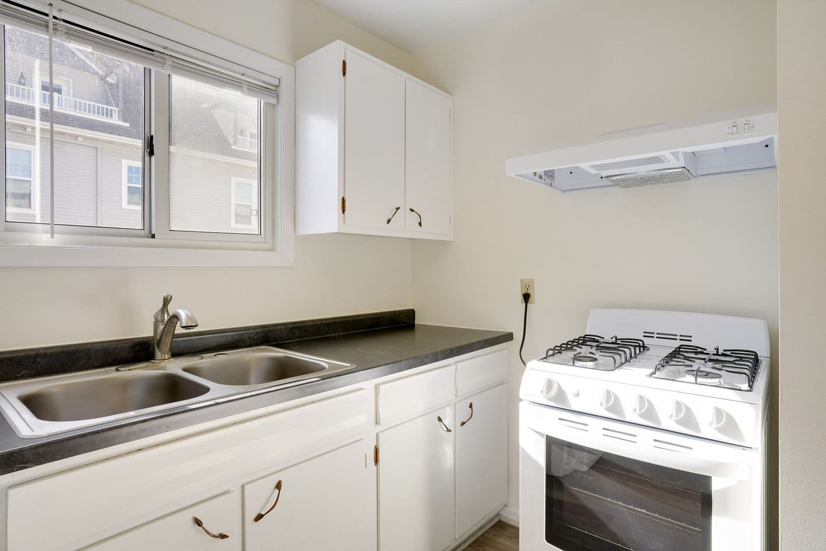 Minneapolis Apartment: 2800 Colfax Avenue South