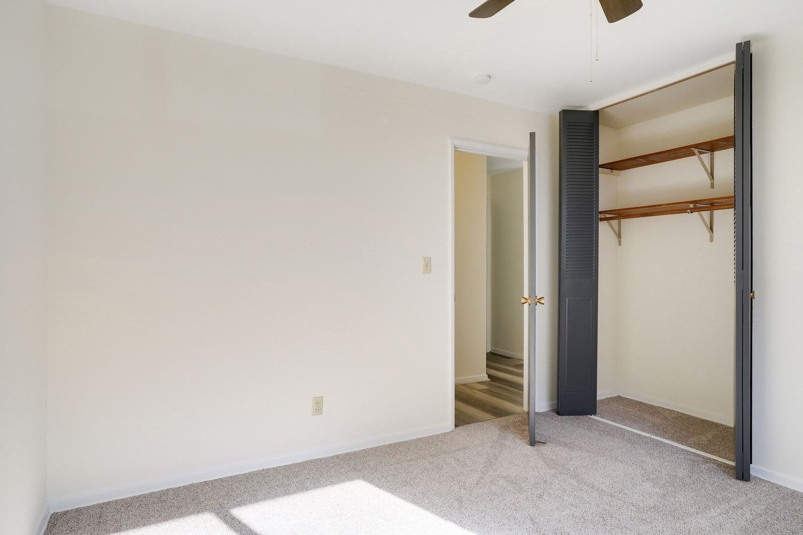 Minneapolis Apartment: 2800 Colfax Avenue South