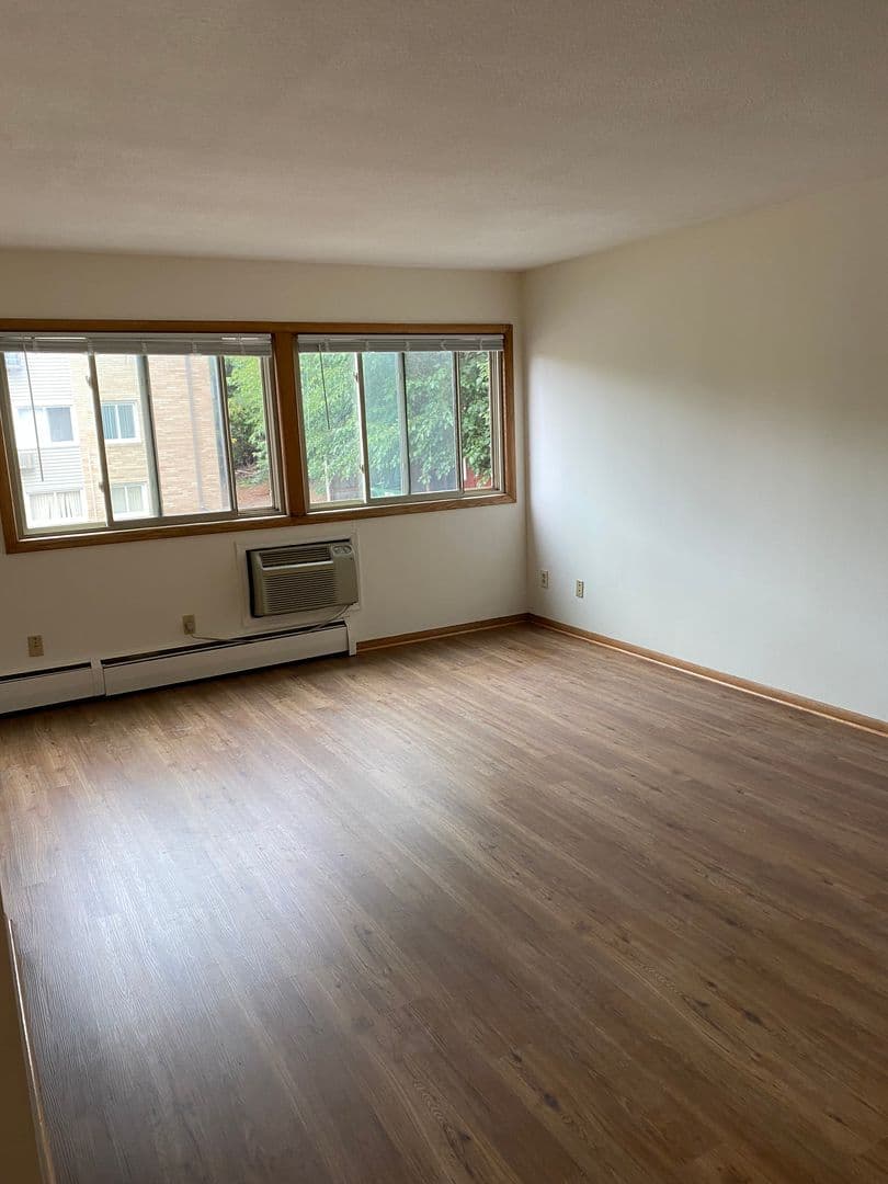 Richfield Apartment: 6429 Pleasant Avenue South