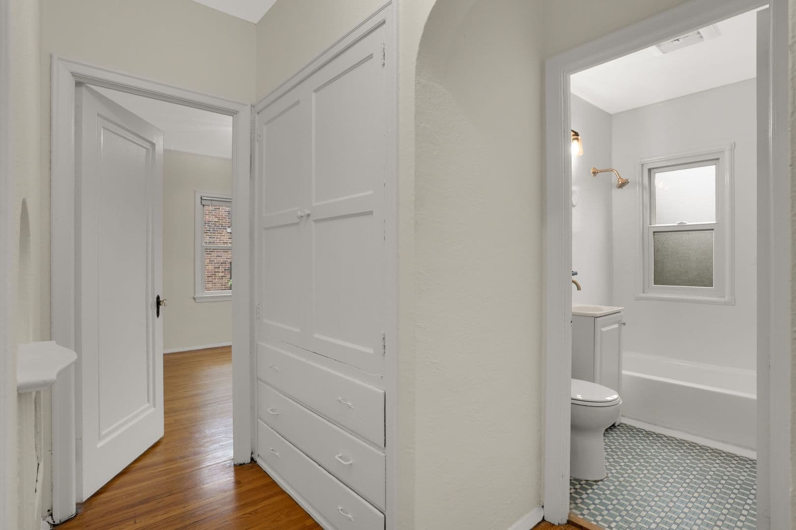 Minneapolis Apartment: 2825 Cedar Lake Parkway
