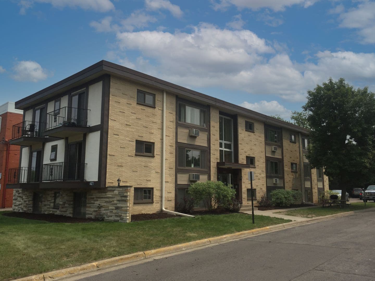 St. Louis Park Apartment: 4421 Minnetonka Blvd