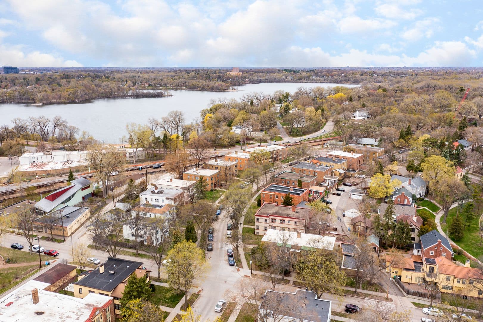 Minneapolis Apartment: 2825 Cedar Lake Parkway