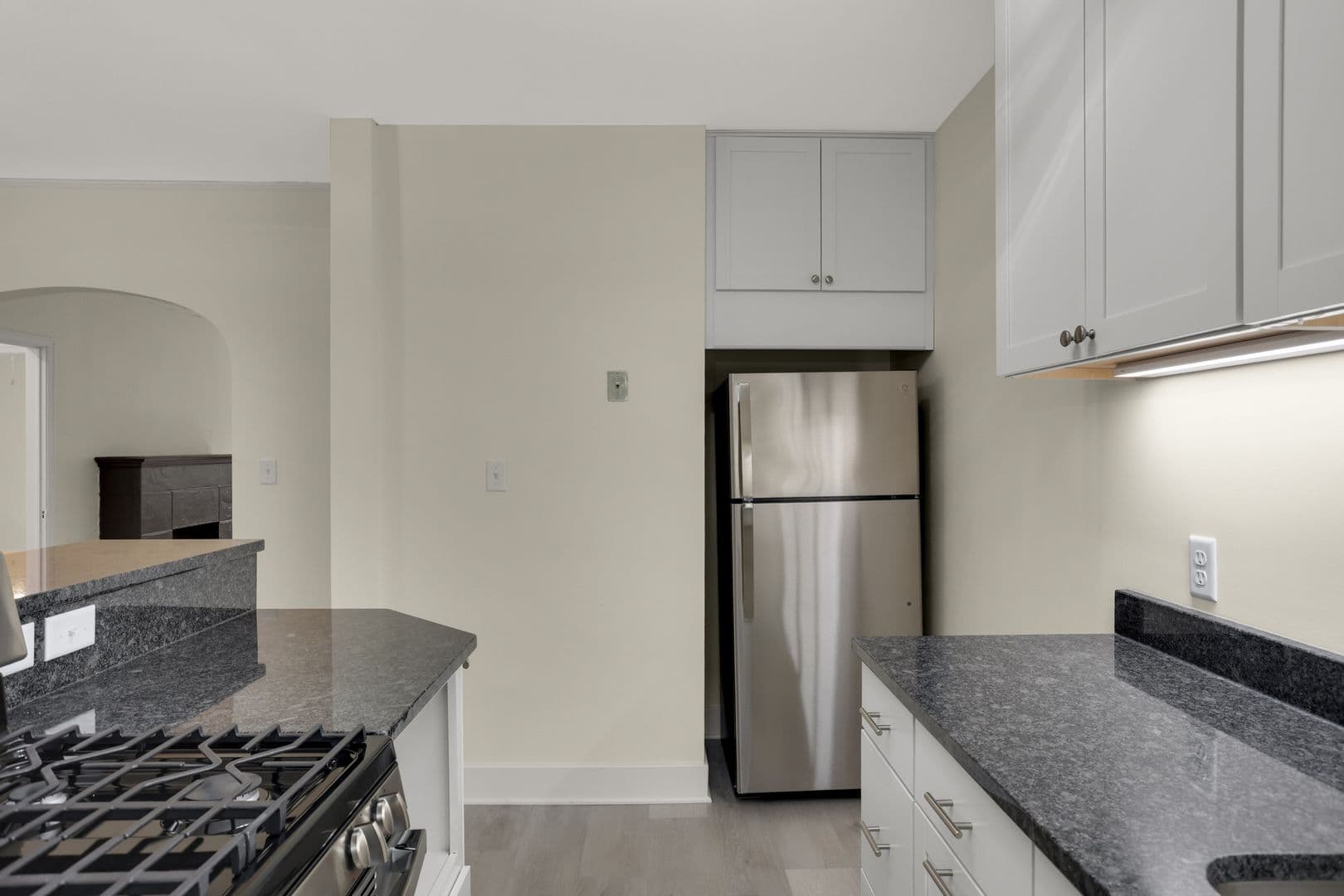 Minneapolis Apartment: 2825 Cedar Lake Parkway