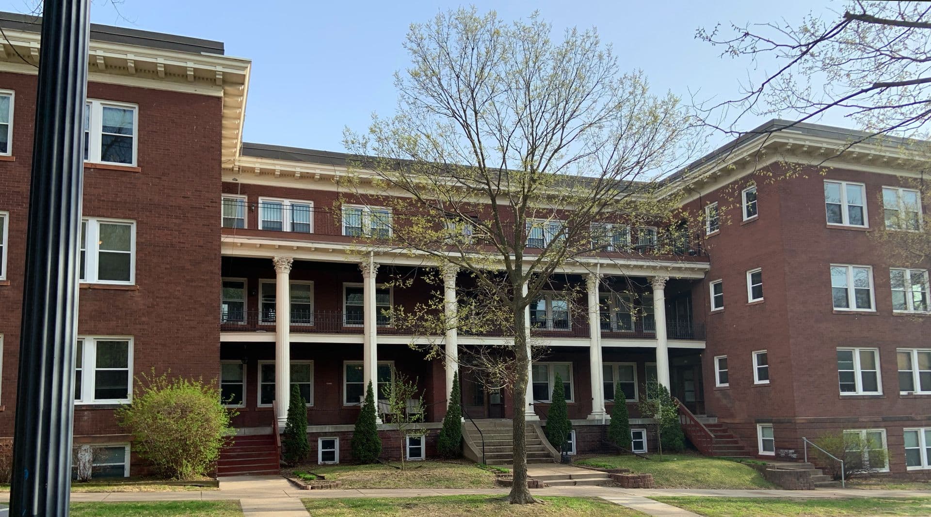 Minneapolis Apartment: 1117 West Franklin Avenue