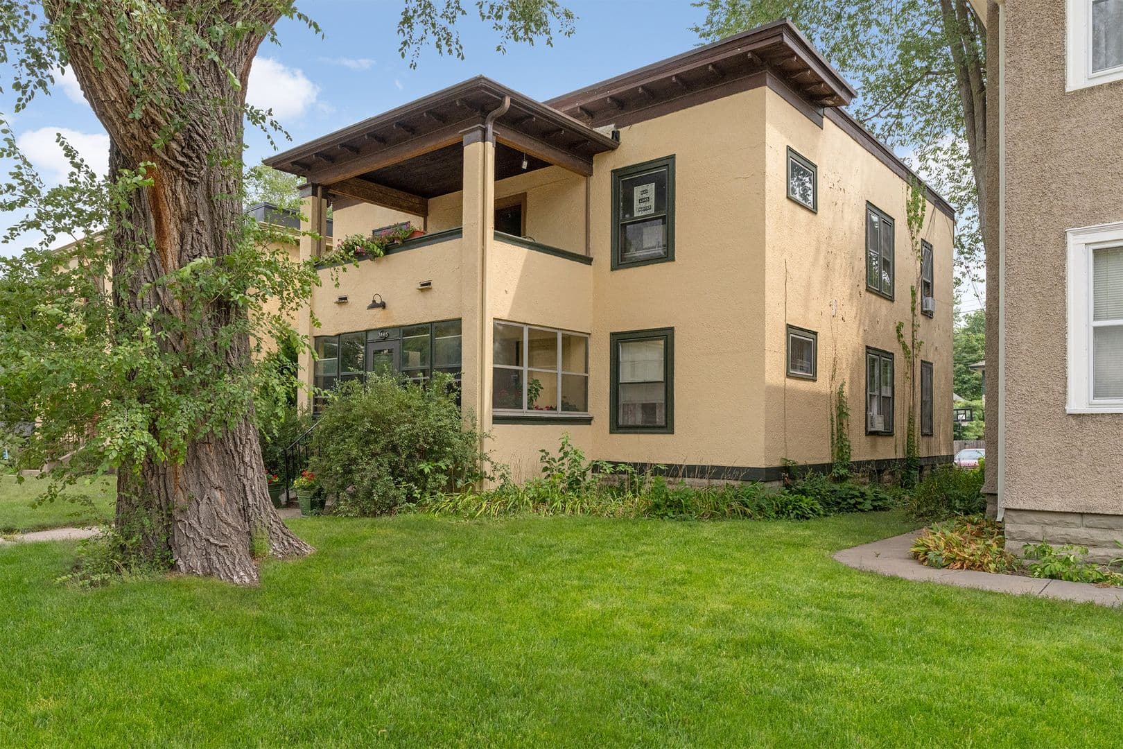 Minneapolis Apartment: 3845 Grand Ave South