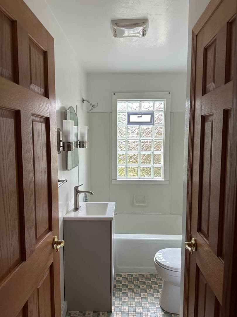 St. Louis Park Apartment: 5924 West 35th Street